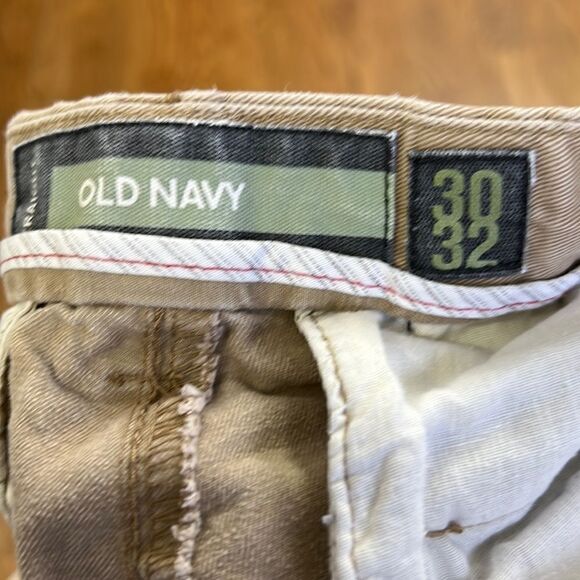 Old Navy Khaki 30 x32 - Picture 2 of 5